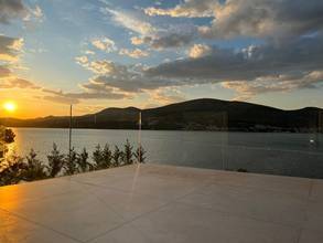 Thumbnail von Modern luxury villa with swimming pool directly by the sea, Ciovo Island