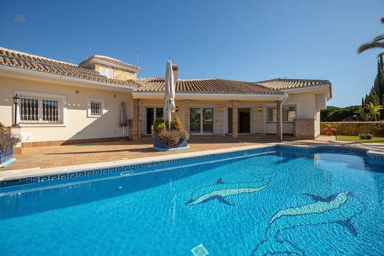 Villa For Sale in Calahonda, Málaga 