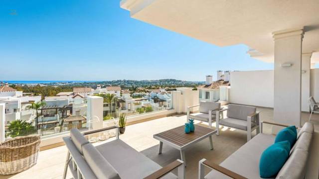 Apartment For Sale in Central Nueva Andalucia, Málaga