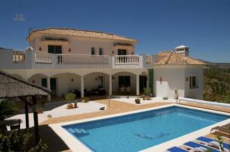 Villa For Sale in Entrerrios, Málaga