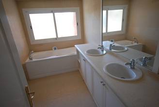 Thumbnail von Villa For Sale in Nueva Andalucia, Málaga