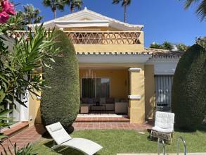 Thumbnail von Villa For Sale in Bahia de Marbella, Málaga