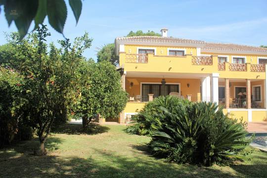 Villa For Sale in Marbella, Málaga