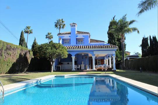 Villa For Sale in Marbella, Málaga