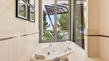 Thumbnail von Villa For Sale in Marbella, Málaga