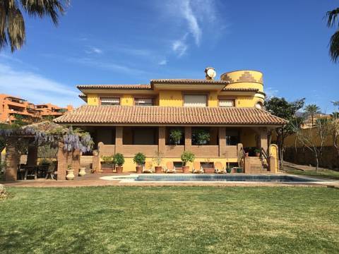 Villa For Sale in Estepona, Málaga