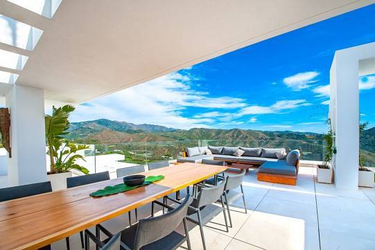 Apartment For Sale im Marbella, Málaga 