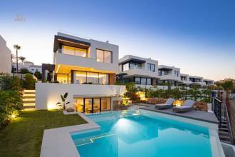 Villa For Sale in Estepona, Málaga