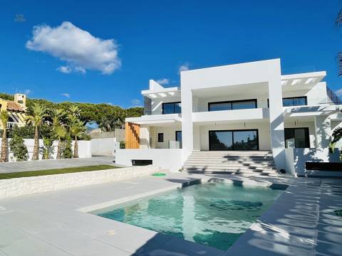  Marbella Villa ES131779