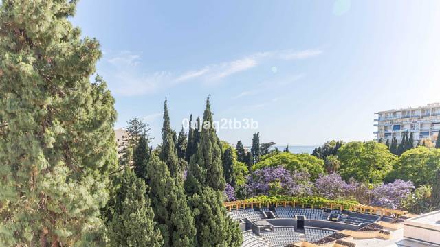 Apartment For Sale im Marbella, Málaga 