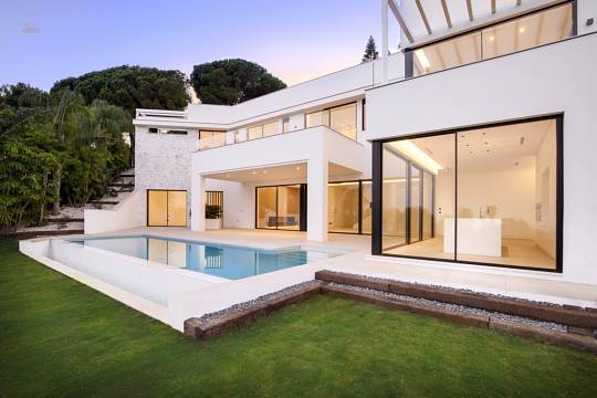  Marbella Villa ES122654