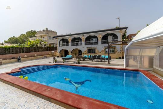 Villa For Sale in Torrevieja, Alicante 