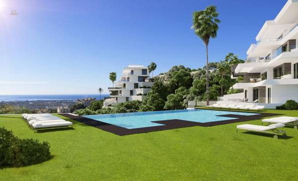 Apartment For Sale in Benahavis, Málaga