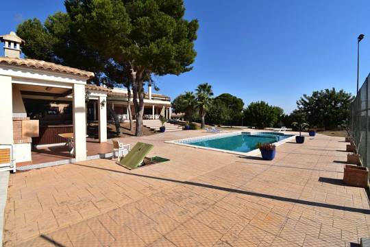 Villa For Sale in Torrevieja, Alicante 