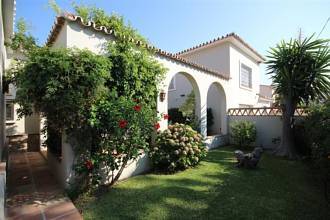Thumbnail von Villa For Sale in Estepona, Málaga