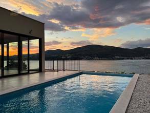 Hochwertige Luxusvilla mit Swimmingpool mit Panorama-Meerblick, Insel Ciovo, Dalmatien