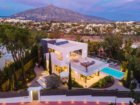  Nueva Andalucía Villa ES135891