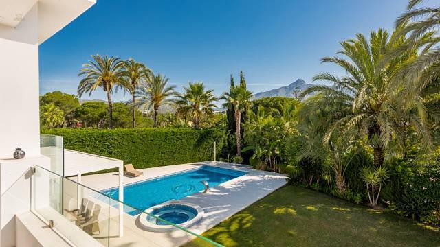  Marbella Villa ES135396