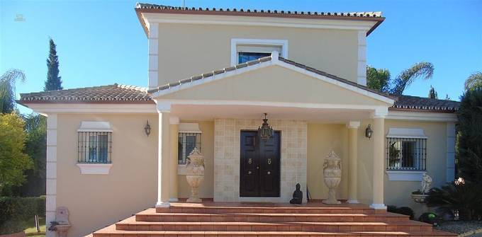 Luxus-Villa in Coin R2826302