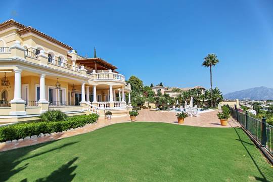  Estepona Villa ES131709