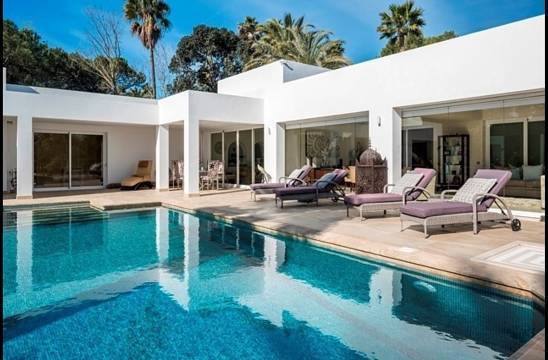  Estepona Villa ES125595