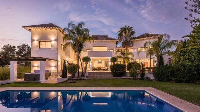  Marbella Villa ES120033