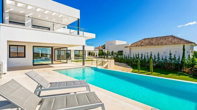  Nueva Andalucía Villa ES91705