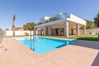 Villa For Sale in Orihuela, Alicante