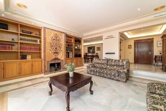 Thumbnail von Villa For Sale in El Paraiso, Málaga