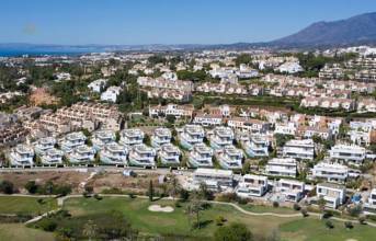 Thumbnail von Villa For Sale in Estepona, Málaga