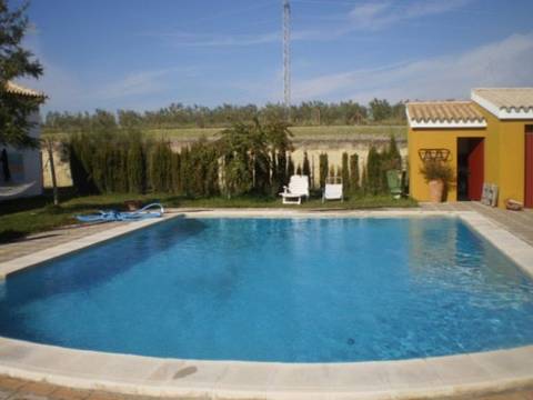 Villa For Sale in Moron De La Frontera, Sevilla