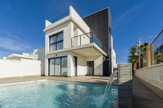 Villa For Sale in San Miguel de Salinas, Alicante 