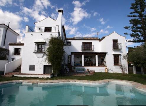 Villa For Sale in Marbella, Málaga