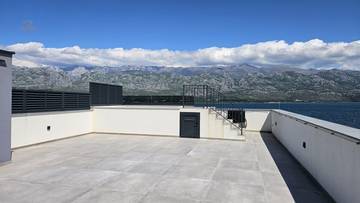Thumbnail von Modern penthouses on the top floor with a roof terrace and pool right by the sea