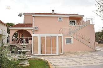 Thumbnail von House with two residential units near the sea