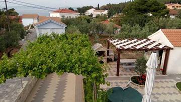Thumbnail von House with two residential units near the sea