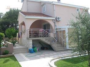 Thumbnail von House with two residential units near the sea