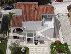 Thumbnail von House with two residential units near the sea