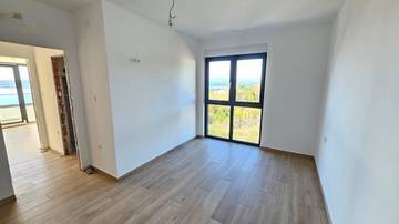 Thumbnail von House with two maisonette apartments / semi-detached houses