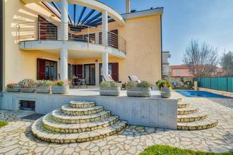 Thumbnail von Villa in an attractive location near the sea