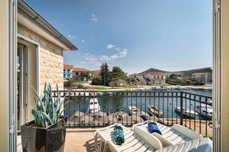 Thumbnail von Mediterranean house directly on the seafront