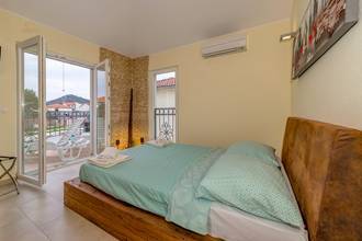 Thumbnail von Mediterranean house directly on the seafront