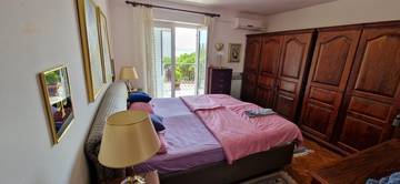 Thumbnail von Villa with multiple apartments and sea view