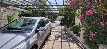 Thumbnail von Villa with multiple apartments and sea view