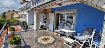 Thumbnail von Villa with multiple apartments and sea view