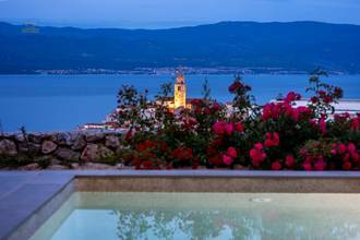 Thumbnail von Luxuriöse Villa mit Swimmingpool und Panorama-Meerblick