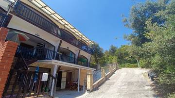 Thumbnail von Semi-detached house with eight apartments