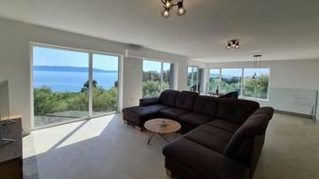 Thumbnail von Moderne Villa mit Swimmingpool und Panorama-Meerblick
