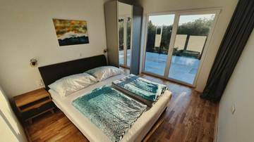Thumbnail von Moderne Villa mit Swimmingpool und Panorama-Meerblick