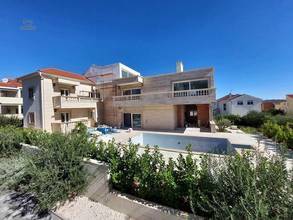 Thumbnail von Imposante Villa mit Panorama-Meerblick und Swimmingpool